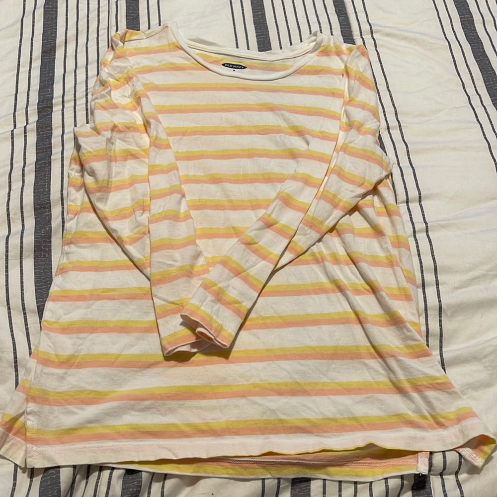 Old navy medium long sleeve tee